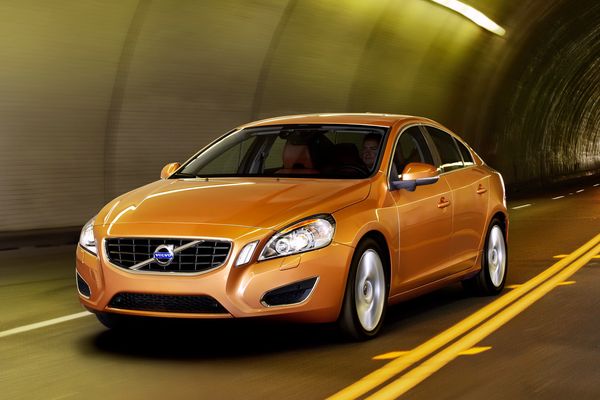 2011-Volvo-S60-Sedan-15 2011-Volvo-S60-Sedan-15