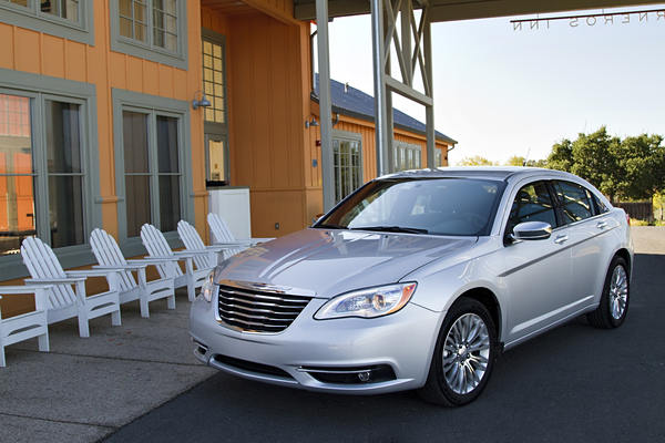 2011 Chrysler 200_001