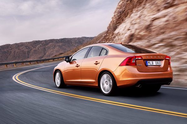 2011-Volvo-S60-Sedan-6 2011-Volvo-S60-Sedan-6
