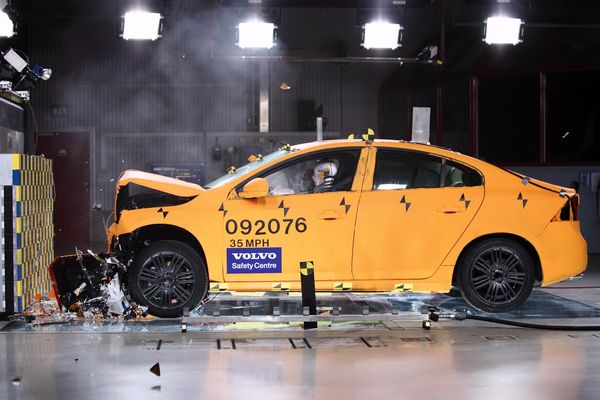 2011-Volvo-S60-safety-3 2011-Volvo-S60-safety-3