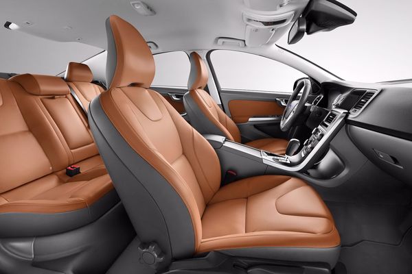 2011-Volvo-S60-interior-5 2011-Volvo-S60-interior-5