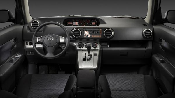 2011_scion_xb_11