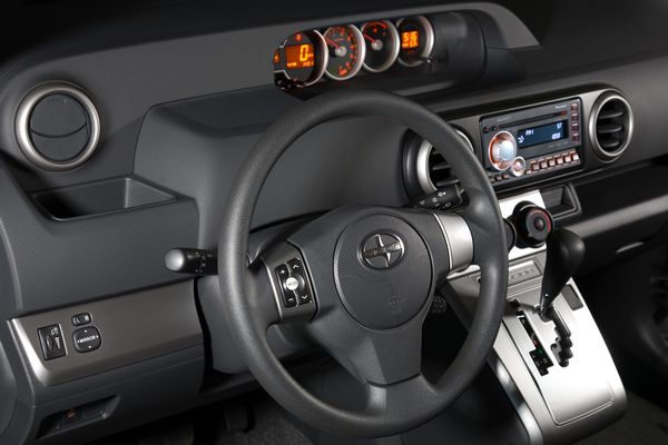 2011_scion_xb_10