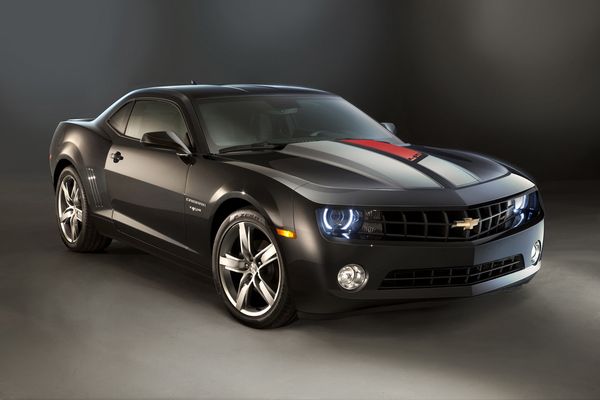 01-2012-chevrolet-camaro-45th-anniversary-edition