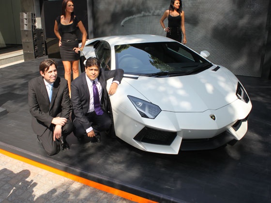 Lamborghini_aventador_main_1jpg_560x420