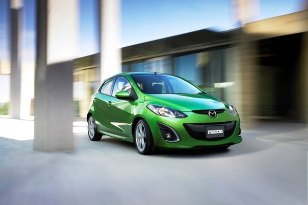 2011_mazda_mazda2_f34_09-la-as_111709_815