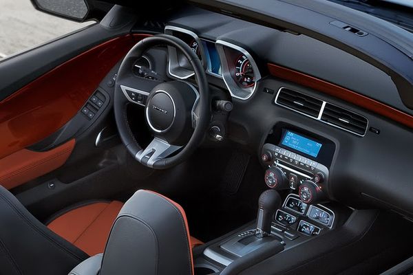 2011-chevrolet-camaro-convertible-coupe-cockpit-view