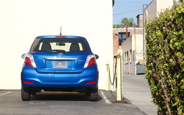 2012-toyota-yaris-rear