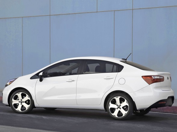 2012-Kia-Rio-Sedan-Rear-Side-View-588x441 2012-Kia-Rio-Sedan-Rear-Side-View-588x441