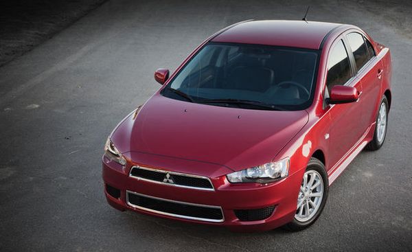 2012-Mitsubishi-Lancer-SE-parked