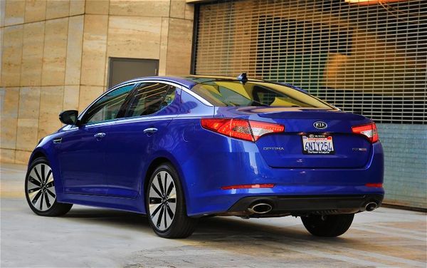 2012-Kia-Optima-Limited-rear-three-quarters