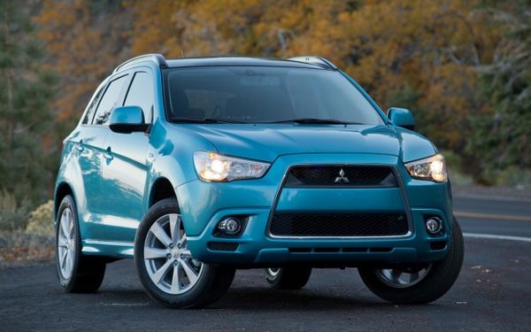 2012-Mitsubishi-Outlander-Sport-front-view-623x389