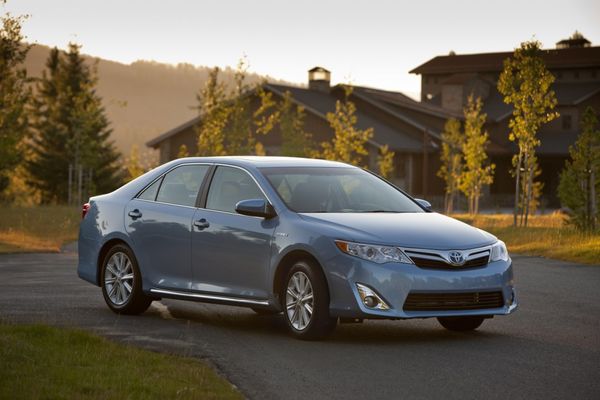 2012 toyota camry hybrid