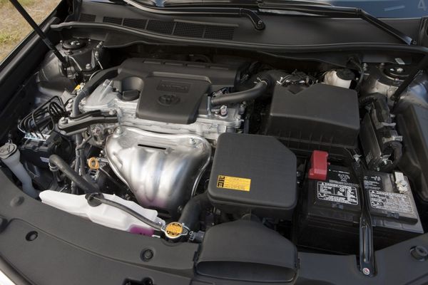 2012-Toyota-Camry-engine-1024x682