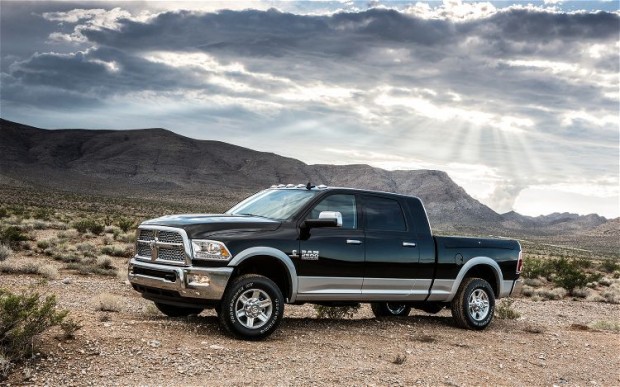 2013-Ram-Heavy-Duty-Pickup-front-three-quarter-static-2
