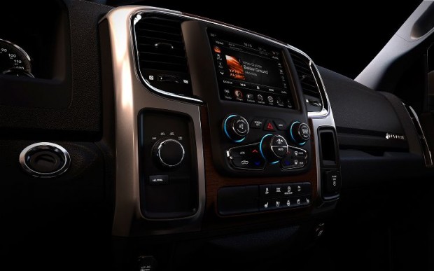 2013-Ram-Heavy-Duty-Pickup-interior