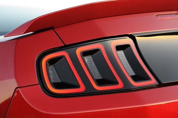 25-2013-ford-mustang-gt-review