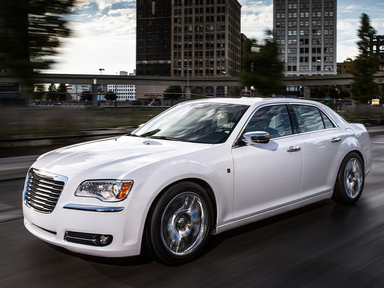 Review The 2013 Chrysler 300 Is Aging Gracefully With