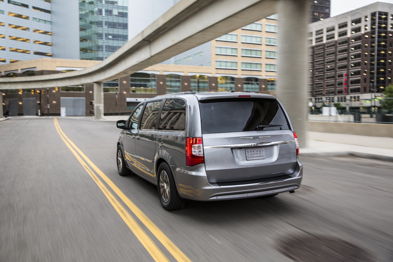 Chrysler town and country fuel capacity #2
