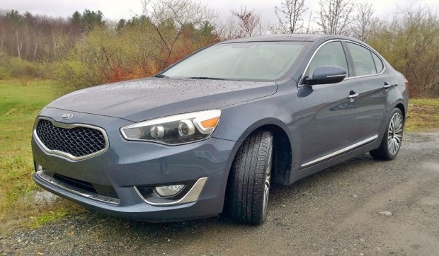 2014 Kia Cadenza Front Quarter