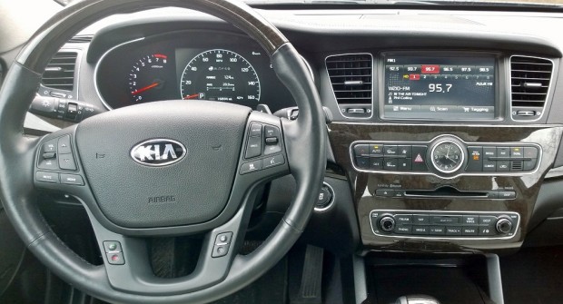 2014 Kia Cadenza Interior