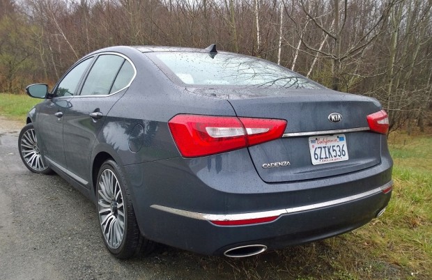 2014 Kia Cadenza Rear Quarter