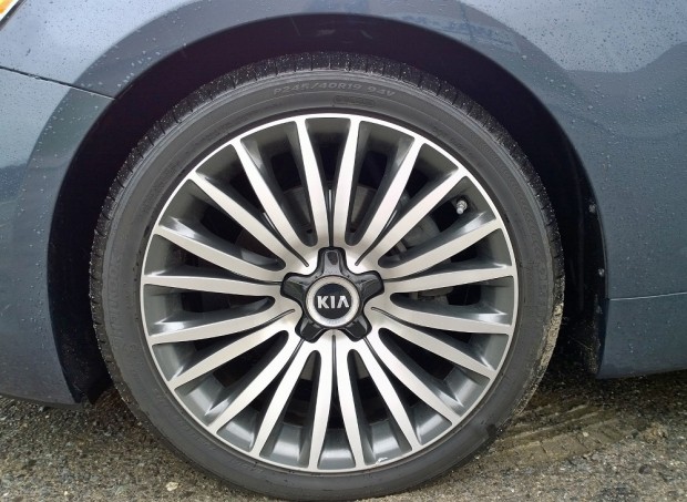 2014 Kia Cadenza Wheel