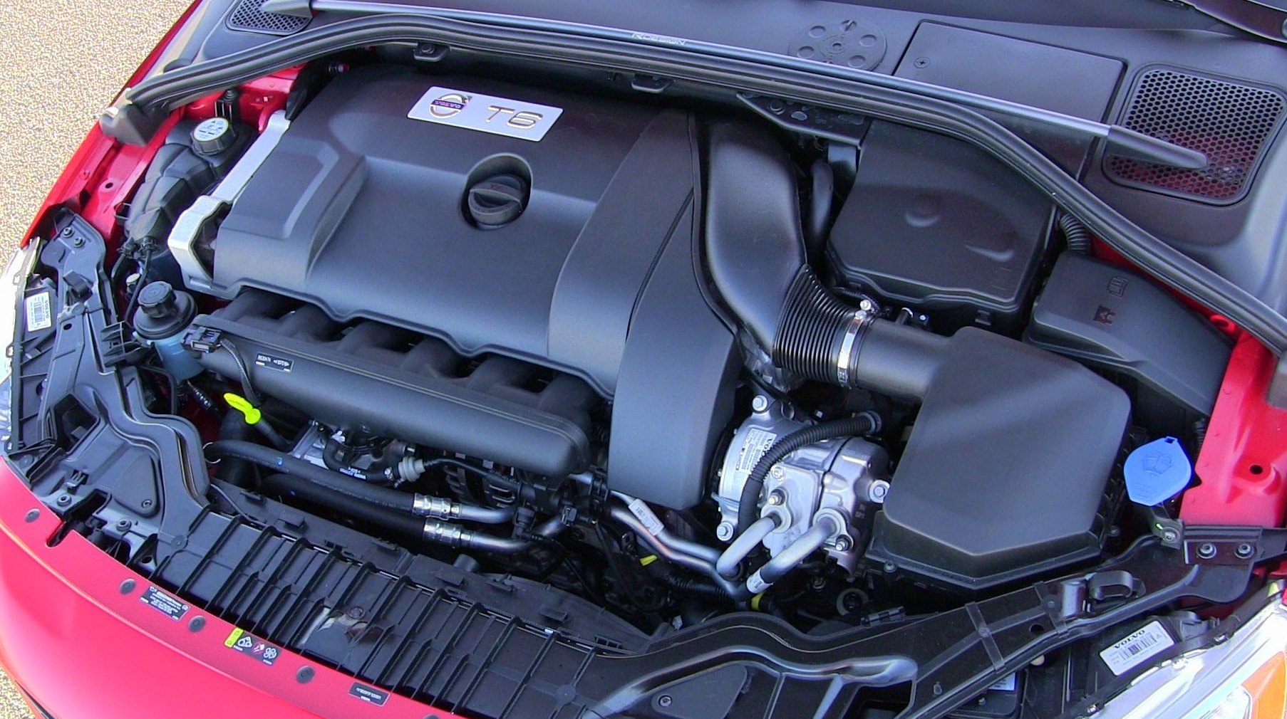 2015 5 Volvo V60 T6 AWD R Design Is Still The Swedish Rocket Wagon 