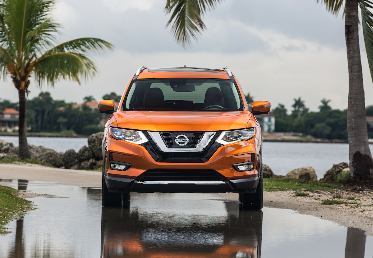 2017-nissan-rogue-hybrid-front-grille - The Fast Lane Car