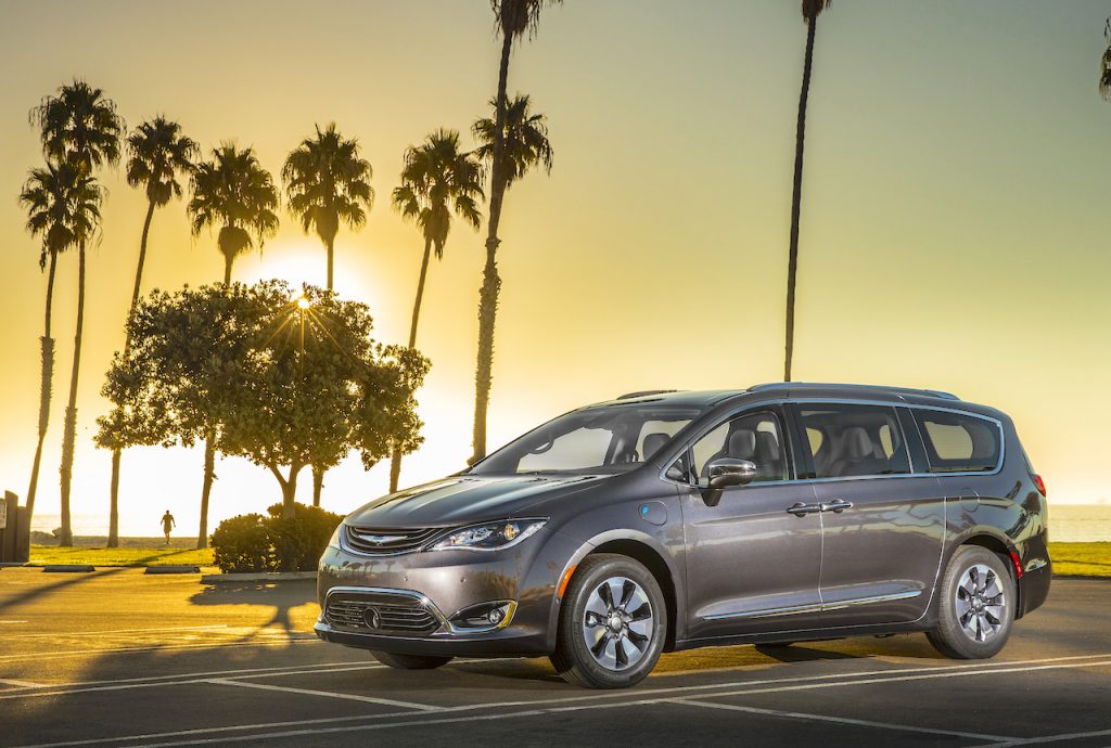 2017-chrysler-pacifica-hybrid-1024x690.j