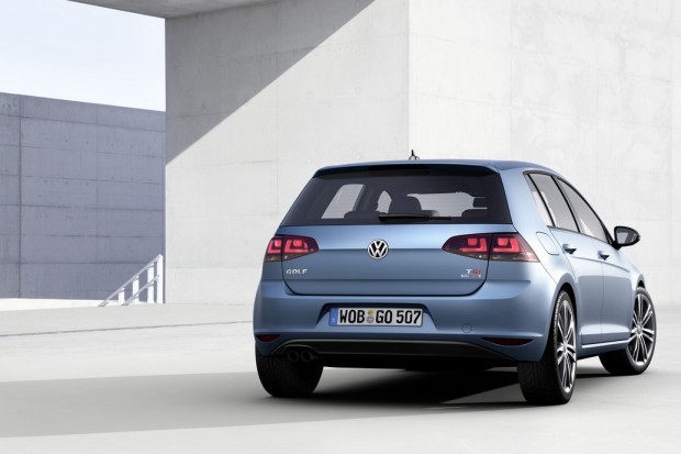 2014-volkswagen-golf-8_1035 Volkswagen Golf mk7 rear