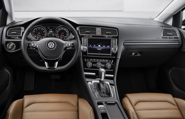 2014-volkswagen-golf-9_1035 Volkswagen Golf mk7 interior