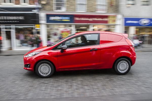 633709_70130-New Ford Fiesta Van is now on sale in the UK