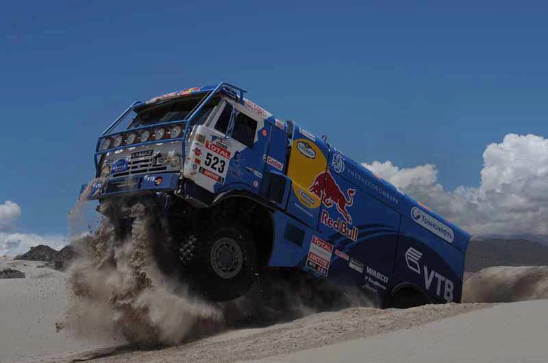 2013 dakar rally kamaz jump