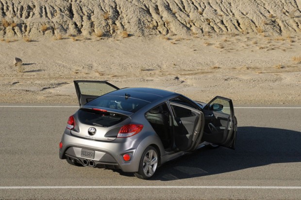 2013-Hyundai-Veloster-Turbo-4