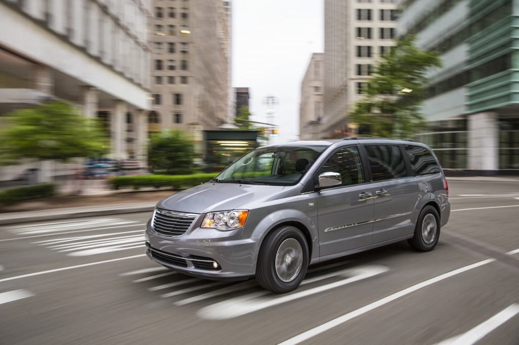 2014 chrysler town and country minivan lights