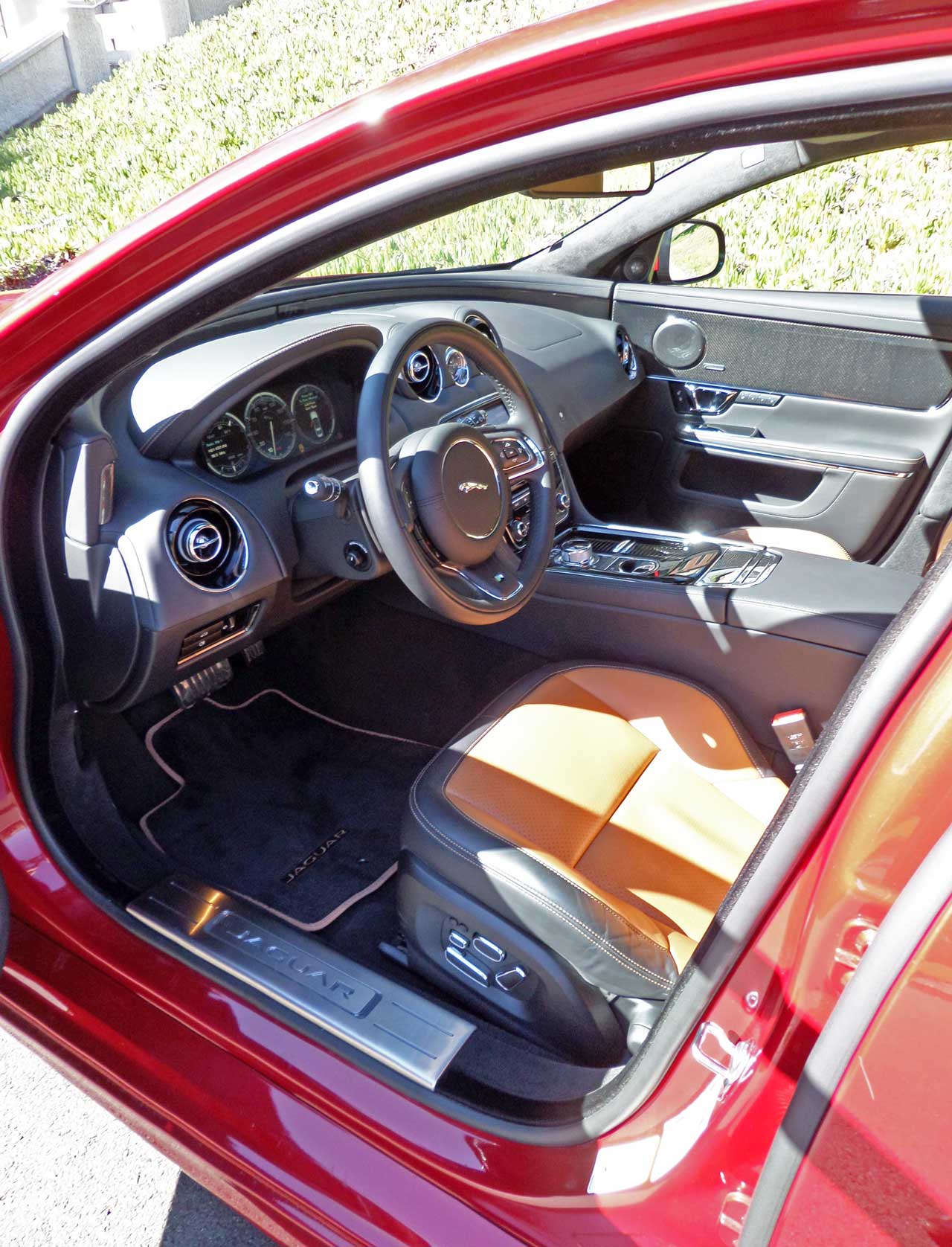 Review 2014 Jaguar  XJR  Potent High Performance 