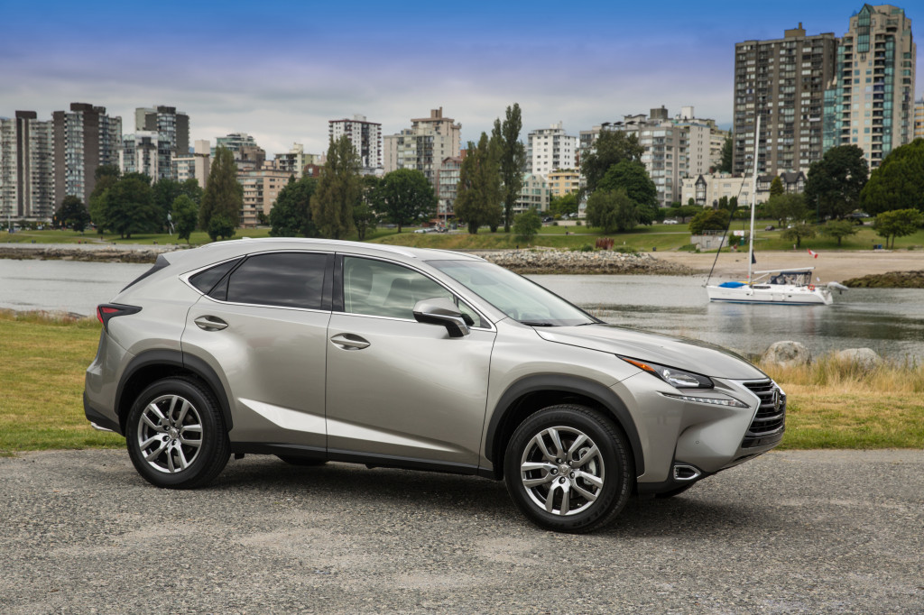 2015_Lexus_NX_200t_003