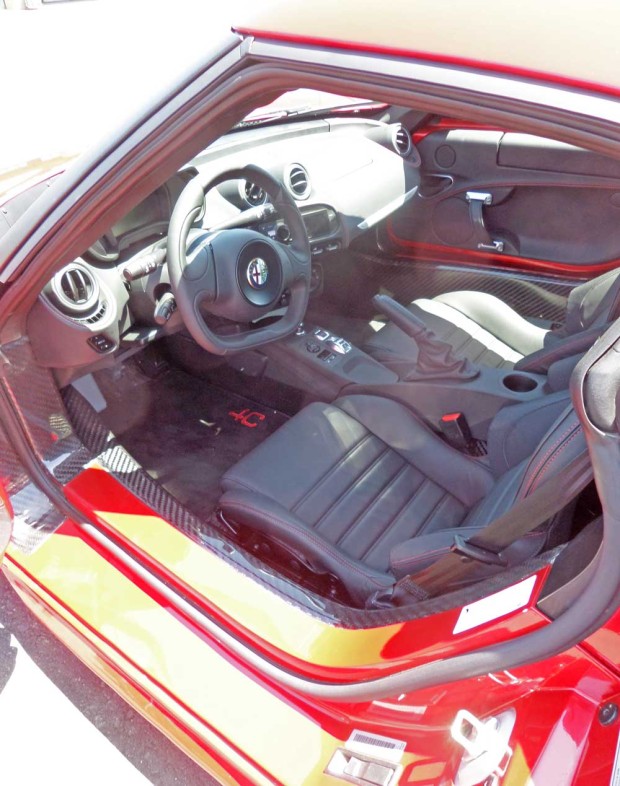Alfa-Romeo-4C-Int