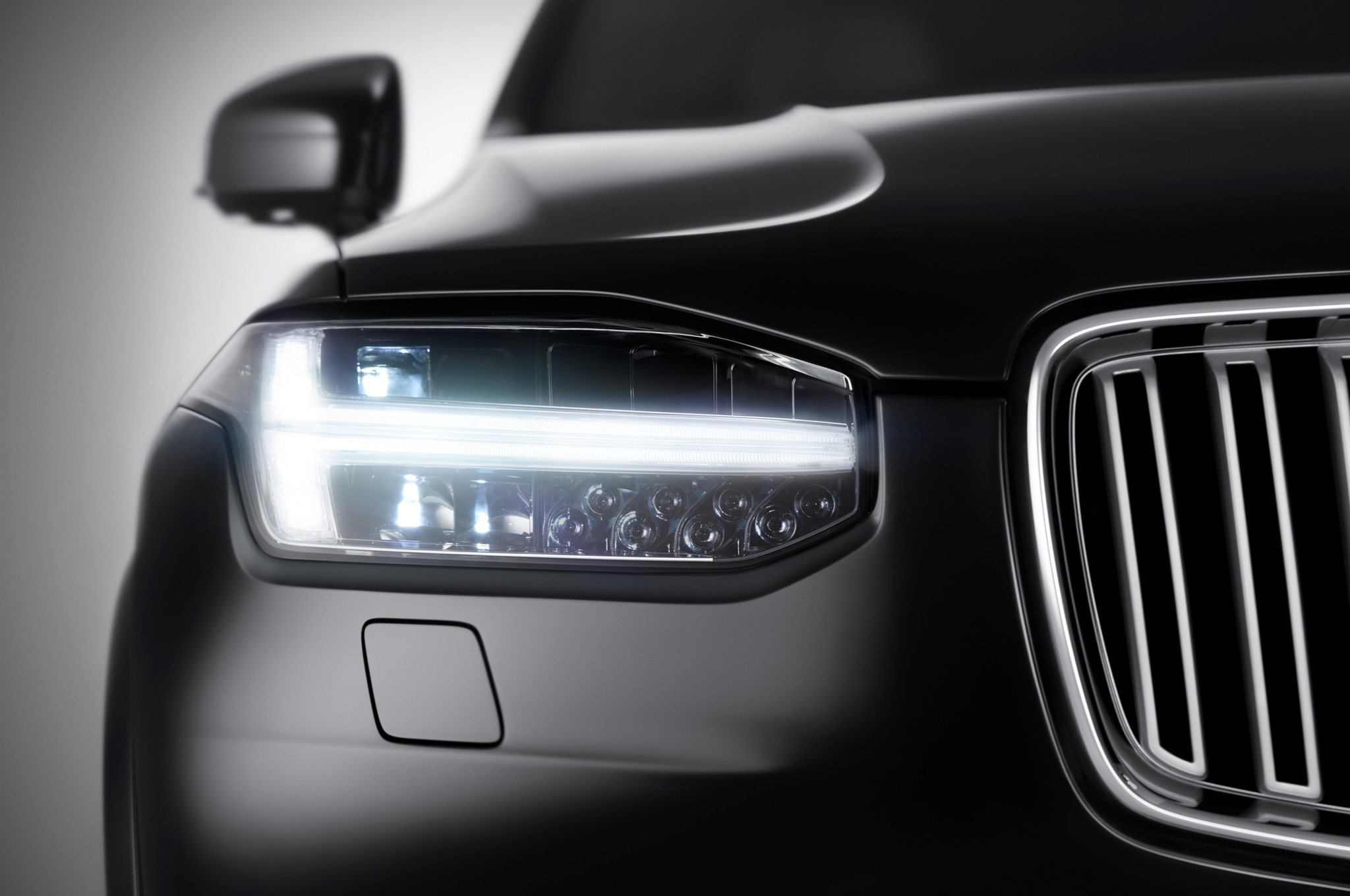 [Imagen: 2015-volvo-xc90-thrors-hammer-running-lights.jpg]