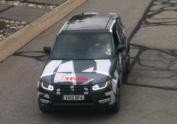 2015 Range Rover Sport SVR prototype street
