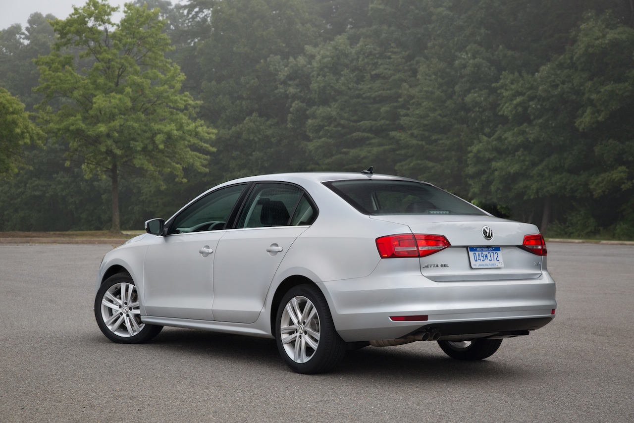 2015_vw_jetta_tdi_rear_tail_trunk