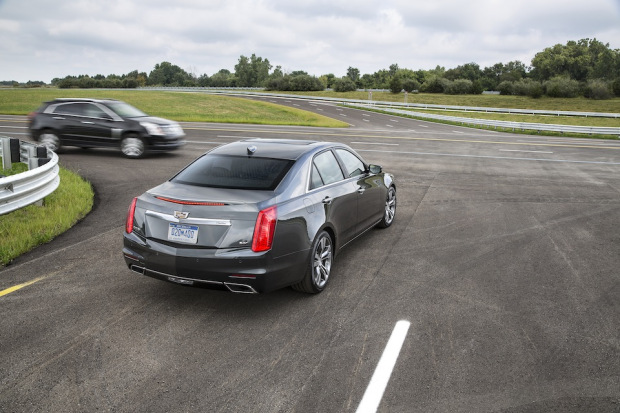 2017, cadillac, v2v, communication, collision, warning, avoidance