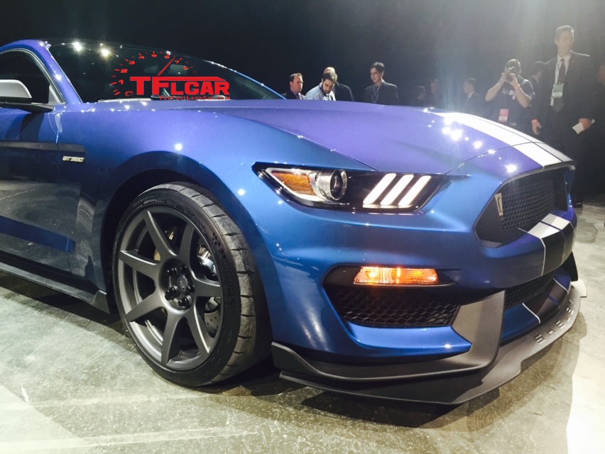 The Shelby GT350R made its debut this morning at the 2015 Detroit Auto Show.