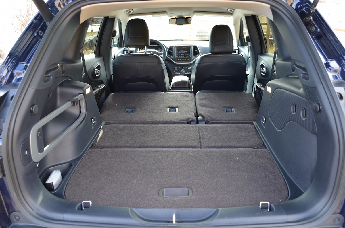 2016-Jeep-Cherokee-Cargo-Space