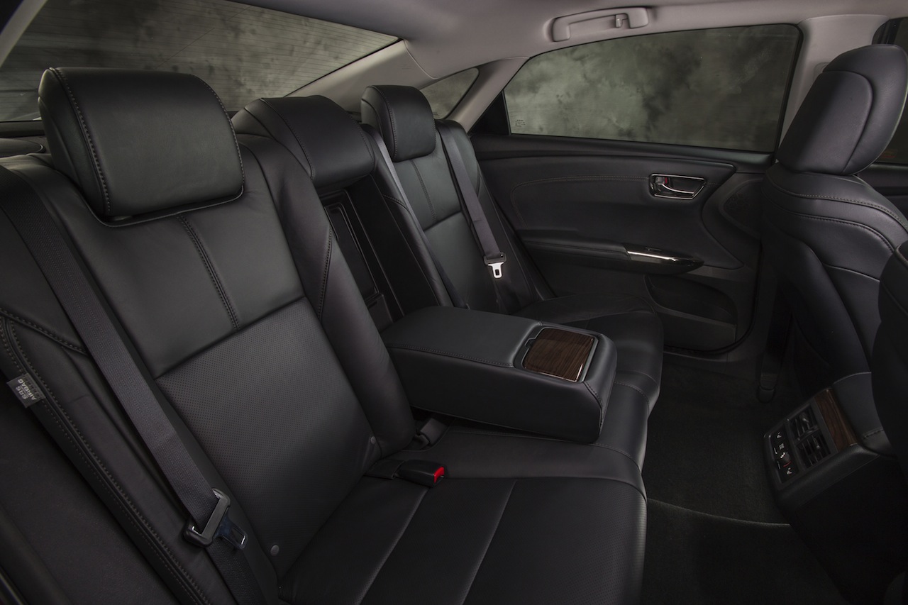 2017 Toyota Avalon Xle Touring Refining The Flagship Review Toyota Avalon Rear Back Seat