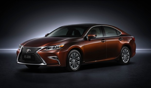 2016 Lexus ES frontleft