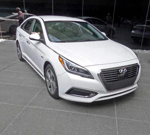 Hyundai Sonata Hybrid 2016 Hyundai Sonata Hybrid Plug In Test Drive Review