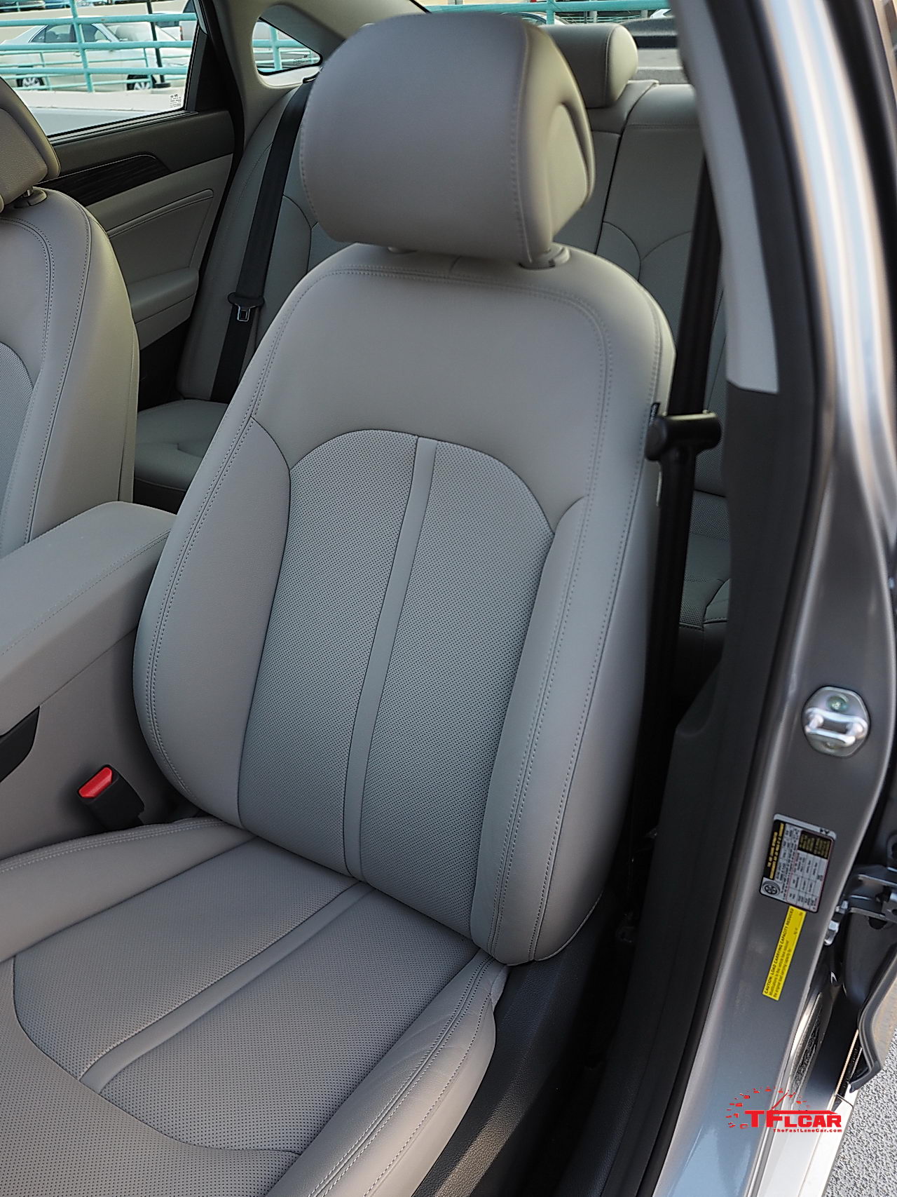 Hyundai Sonata: Front seat Hyundai Sonata: Front seat