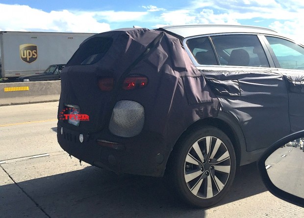 2017-kia-sportage-rear-wheels